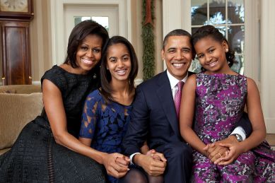 1280px-barack_obama_family_portrait_2011